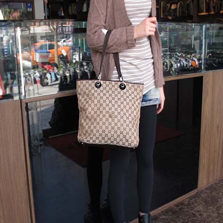 Gucci(����) 140274 GG �ΰ� �ڰ���  �ٰ� ����� �̹���5 - ���̺��� �߰���ǰ