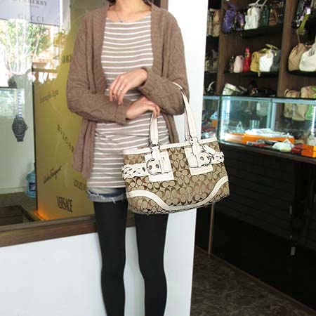 Coach(��ġ) �ñ׳��� �ٰ� ��Ʈ �� ����� �̹���5 - ���̺��� �߰���ǰ