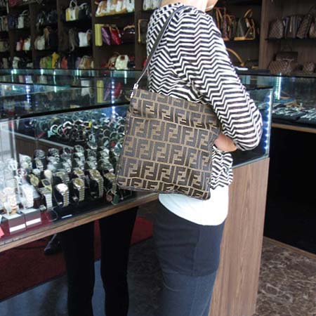 Fendi(���) FF�ΰ� �к긯 ����� �̹���4 - ���̺��� �߰���ǰ