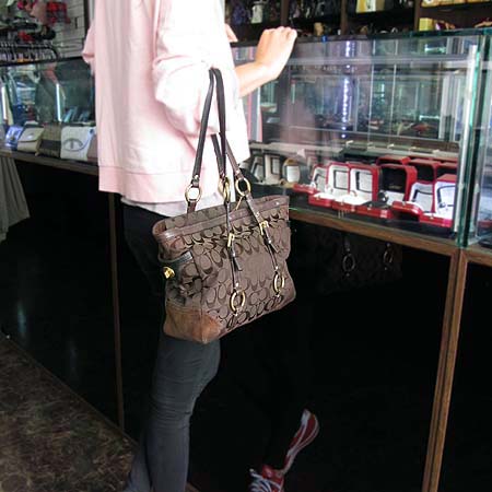 Coach(��ġ) �ñ׳��� ���� �����̵� ����� �̹���5 - ���̺��� �߰���ǰ