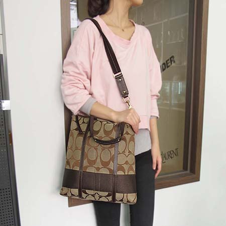 Coach(��ġ) �ñ׳��� ���� 2-WAY �̹���4 - ���̺��� �߰���ǰ