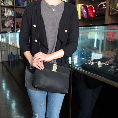 Ferragamo(��󰡸�) ���� �ٶ� ��� �����̵� Ŭ��ġ �� ����� �̹���4 - ���̺��� �߰���ǰ
