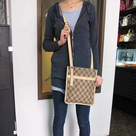 Ferragamo(��󰡸�) 21 7390 ��ġ�� �ΰ� �ڰ��� ũ�ν��� �̹���4 - ���̺��� �߰���ǰ