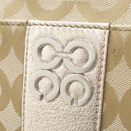 Coach(��ġ) �ǹ� ����� �� ��Ʈ �ڰ��� ũ�ν��� �̹���3 - ���̺��� �߰���ǰ
