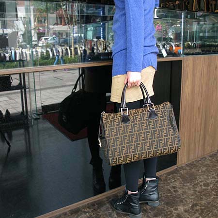 Fendi(���) 8BL105 FF �ΰ� ��ī ������ ��Ʈ�� �̹���5 - ���̺��� �߰���ǰ