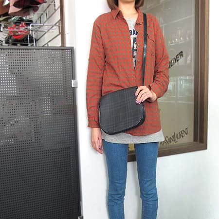 Burberry(������) ���̺� üũ ũ�ν��� �̹���4 - ���̺��� �߰���ǰ