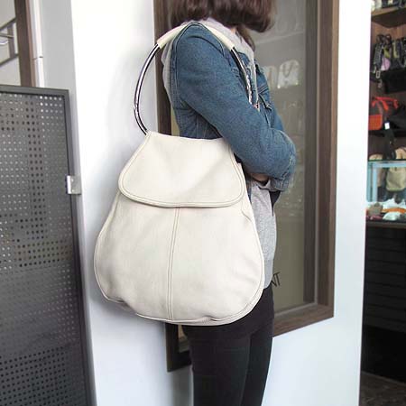 Prada(�����) ȭ��Ʈ ���� ȣ�� ����� �̹���5 - ���̺��� �߰���ǰ