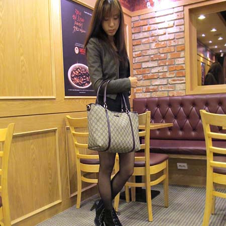 Gucci(����) 197953 FP45G 9757 2010 F/W �Ż� PVC ���۹� [��������] �̹���5 - ���̺��� �߰���ǰ