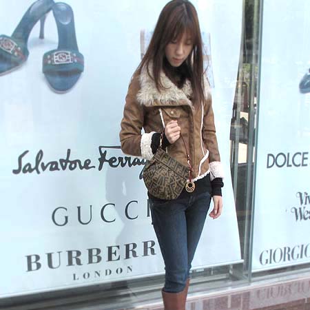 Fendi(���) 8BK044 FF �ΰ� �ڰ��� ��ī �ִ��� �̹���4 - ���̺��� �߰���ǰ