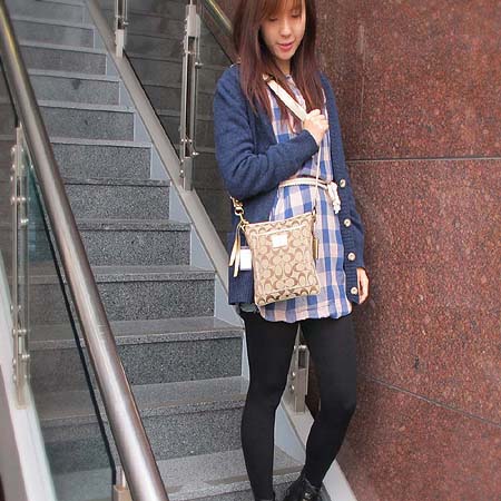 Coach(��ġ) �ñ׳��ķΰ� ũ�ν��� [��������] �̹���5 - ���̺��� �߰���ǰ