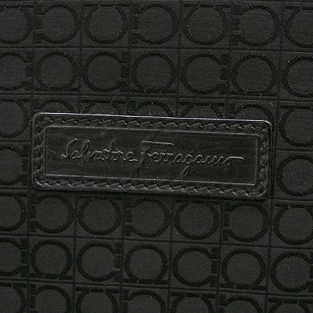 Ferragamo(��󰡸�) 24 5550 ��ġ�� �ΰ� �ڰ��� ������ ũ�ν��� �̹���2 - ���̺��� �߰���ǰ