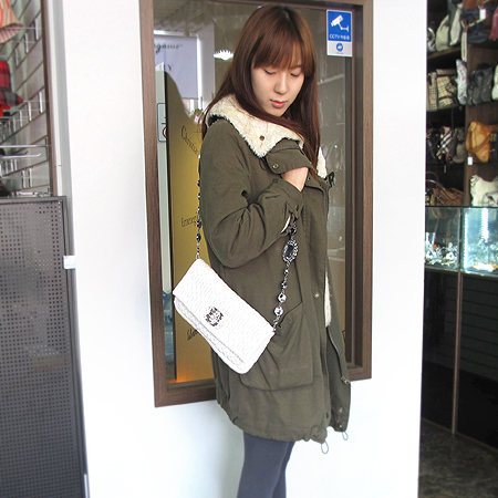 MiuMiu(�̿�̿�) RP0233 ����ũ����Ż ü�� ���̴�Ʈ Ŭ��ġ �� ü�� ����� [��������] �̹���5 - ���̺��� �߰���ǰ