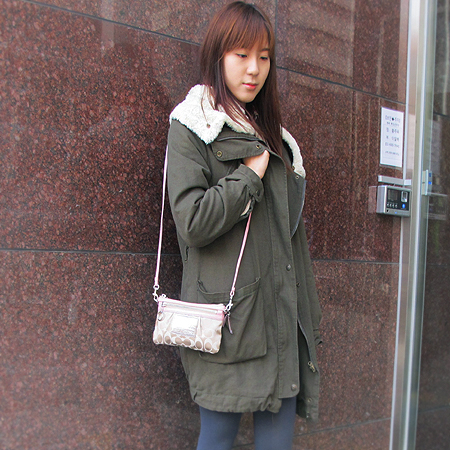 Coach(��ġ) �ñ׳��� POPPY �Ŀ�ġ ũ�ν��� [��������] �̹���5 - ���̺��� �߰���ǰ