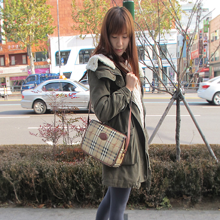 Burberry(������) Ŭ���� üũ ũ�ν��� �̹���5 - ���̺��� �߰���ǰ