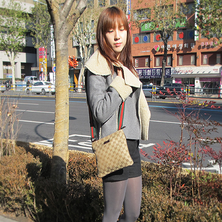 Gucci(����) 146309 GG�ΰ� �ڰ��� ��� �޽��� ũ�ν��� [��������] �̹���5 - ���̺��� �߰���ǰ