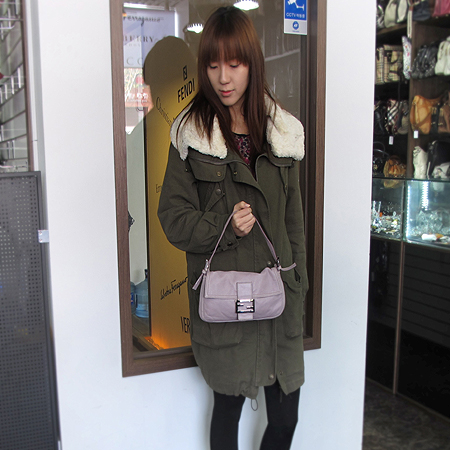 Fendi(���) 8BR000 ���� �ΰ� ��� ���� ���� ����� �̹���5 - ���̺��� �߰���ǰ