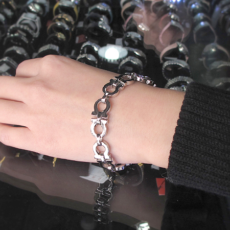 Ferragamo(��󰡸�) ���� ��ġ�� ���� [�б�������] �̹���4 - ���̺��� �߰���ǰ