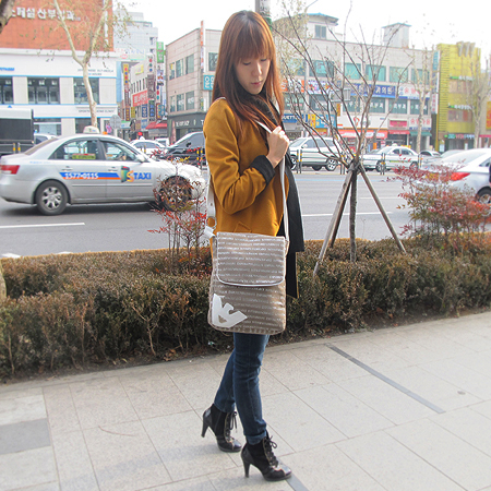 Armani(�Ƹ�����) �ΰ� �к긯 ũ�ν��� �̹���5 - ���̺��� �߰���ǰ