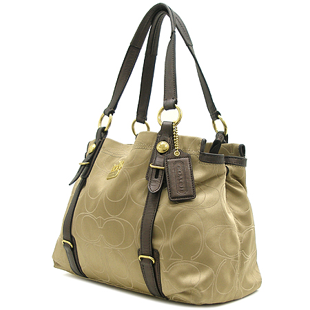 Coach(��ġ) �̾� �ñ׳��� �ƿ����� �ɾ�Ʈ ��Ʈ�� �̹���3 - ���̺��� �߰���ǰ