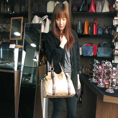 Coach(��ġ) �̾� �ñ׳��� �ƿ����� �ɾ�Ʈ ��Ʈ�� �̹���6 - ���̺��� �߰���ǰ
