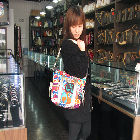 Coach(��ġ) �ñ׳�ó �ΰ� ���÷� �к긯 ����� ��Ƽġ 2WAY �̹���6 - ���̺��� �߰���ǰ