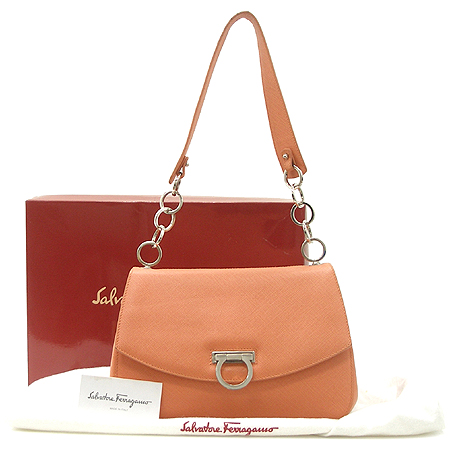 Ferragamo(��󰡸�) 21 5320 ���� ��ġ�� ��� ü�� ����� �̹���2 - ���̺��� �߰���ǰ