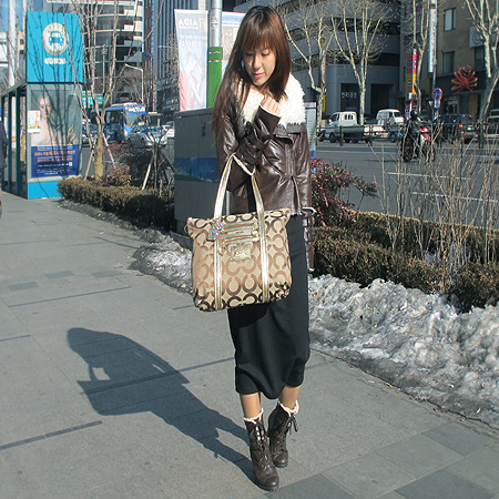 Coach(��ġ) OP ART(�ɾ�Ʈ) �ΰ� �ڰ��� �۷� ����� �̹���6 - ���̺��� �߰���ǰ