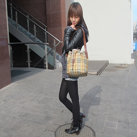 Burberry(������) Ŭ���� üũ ���ָӴ� ����� �̹���6 - ���̺��� �߰���ǰ