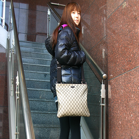 Gucci(����) 201446 GG�ΰ� PVC ���� Ʈ���� ũ�ν��� [��������] �̹���6 - ���̺��� �߰���ǰ