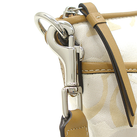 Coach(��ġ) �ñ׳�ó �ڰ��� ũ�ν��� �̹���4 - ���̺��� �߰���ǰ