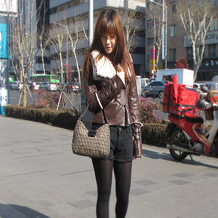Fendi(���) 8BR036 �𰡵� ȣ�� ����� �̹���6 - ���̺��� �߰���ǰ