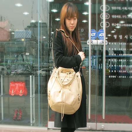 Balenciaga(�߷��þư�) 228746 PONPOM(����) Ŭ���� 2WAY + �����ſ� �̹���5 - ���̺��� �߰���ǰ
