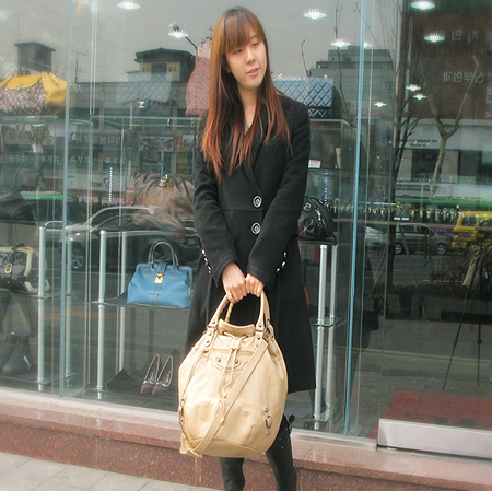 Balenciaga(�߷��þư�) 228746 PONPOM(����) Ŭ���� 2WAY + �����ſ� �̹���6 - ���̺��� �߰���ǰ