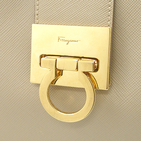 Ferragamo(��󰡸�) 21 2750 ���� ��ġ�� ��� ����� �̹���4 - ���̺��� �߰���ǰ