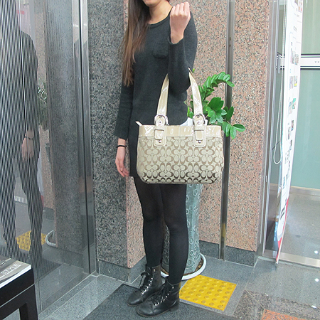 Coach(��ġ) �ñ׳�ó �ڰ��� ���̴�Ʈ ��Ƽġ ����� �̹���6 - ���̺��� �߰���ǰ