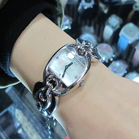 Gucci(����) YA121504 3����Ʈ �ڰ��� ��ƿ��� ������ �ð� [��������] �̹���6 - ���̺��� �߰���ǰ