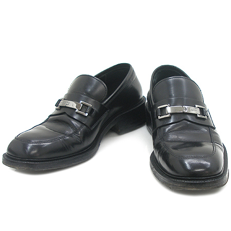 Gucci()  ġ   
