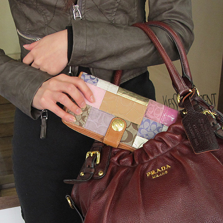 Coach(��ġ) �ñ׳�ó ��Ƽ ��ġ ¤�� ������ �̹���6 - ���̺��� �߰���ǰ