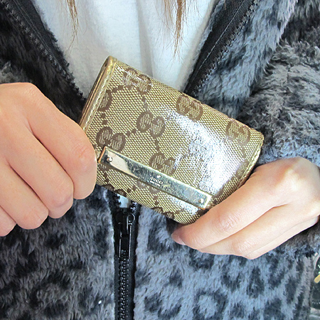 Gucci(����) 115299 GG �ΰ� ��Ż�� 6Ȧ�� Ű���̽� �̹���5 - ���̺��� �߰���ǰ