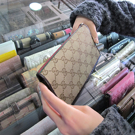 Gucci(����) 135590 GG �ΰ� �ڰ��� ��� ���� ��Ƽġ ������ �̹���6 - ���̺��� �߰���ǰ
