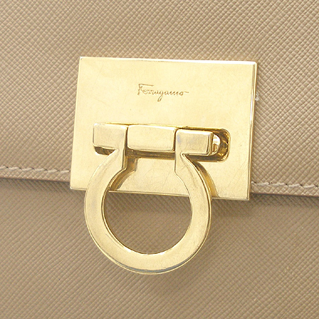 Ferragamo(��󰡸�) 21 0160 ���� ��ġ�� ��� �簢 ��Ʈ�� �̹���3 - ���̺��� �߰���ǰ