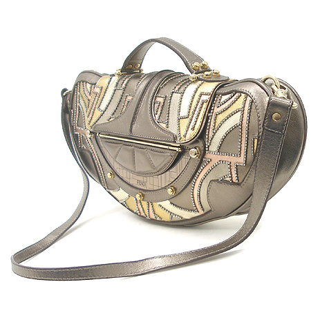 Fendi(���) 8BN133 ��� ��Ż�� ť�� ��� Ŭ��ġ �� ����� 2WAY �̹���3 - ���̺��� �߰���ǰ