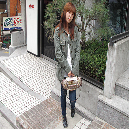 Fendi(���) 8BN133 ��� ��Ż�� ť�� ��� Ŭ��ġ �� ����� 2WAY �̹���6 - ���̺��� �߰���ǰ