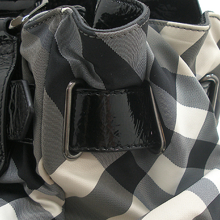 Burberry(������) BLACK AND GREY CHECK (���� �� �׷��� üũ) ���̴�Ʈ ��Ʈ�� �̹���4 - ���̺��� �߰���ǰ