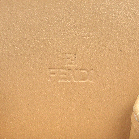 Fendi(���) 7AR012 FF�ΰ� �к긯 �ڵ��� ���̽� [�б�����������2ȣ��] �̹���3 - ���̺��� �߰���ǰ