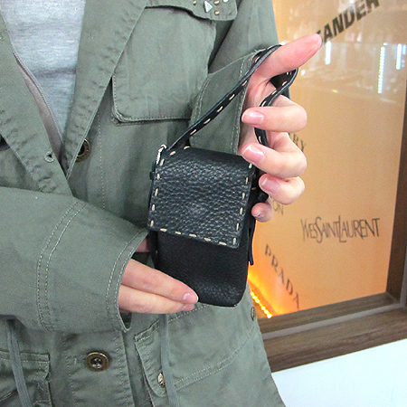 Fendi(���) 7AR118 �������� �ڵ��� ���̽� + ���� Ȧ�� [�б�����������2ȣ��] �̹���5 - ���̺��� �߰���ǰ