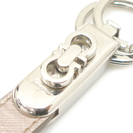 Ferragamo(��󰡸�) ��ġ�� ��� ŰȦ�� �̹���3 - ���̺��� �߰���ǰ