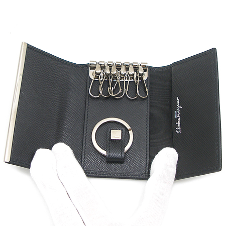 Ferragamo(��󰡸�) 22 4627 6Ȧ�� ���� ��ġ�� Ű���̽� [�б�����������2ȣ��] �̹���3 - ���̺��� �߰���ǰ