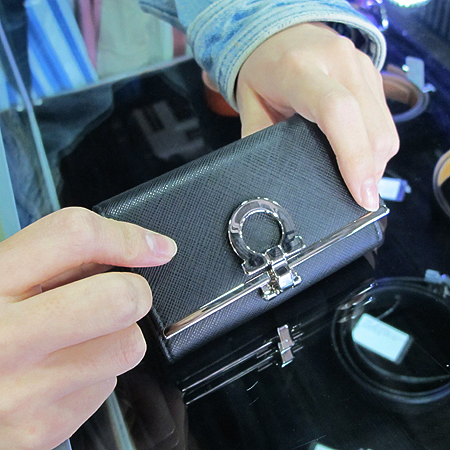 Ferragamo(��󰡸�) 22 4627 6Ȧ�� ���� ��ġ�� Ű���̽� [�б�����������2ȣ��] �̹���6 - ���̺��� �߰���ǰ