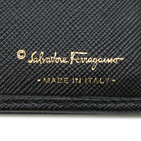 Ferragamo(��󰡸�) 22 0119 ���� ��ġ�� ������ �̹���4 - ���̺��� �߰���ǰ